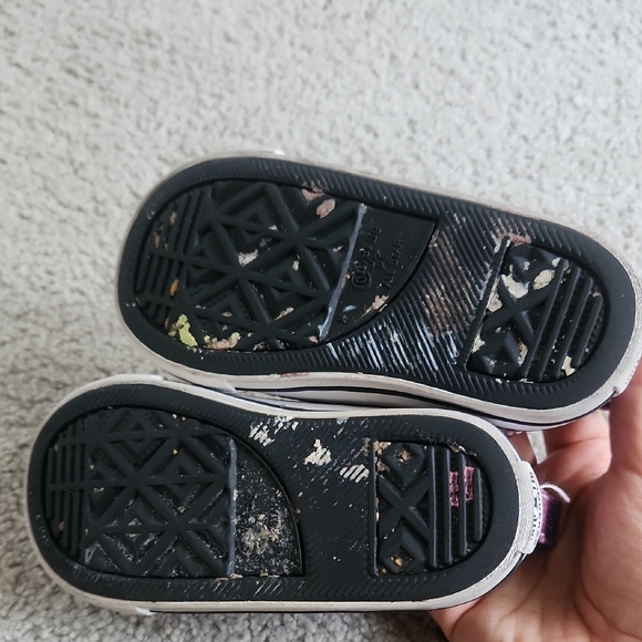 Converse Toddler Velcro Shoes - Picture 3 of 5